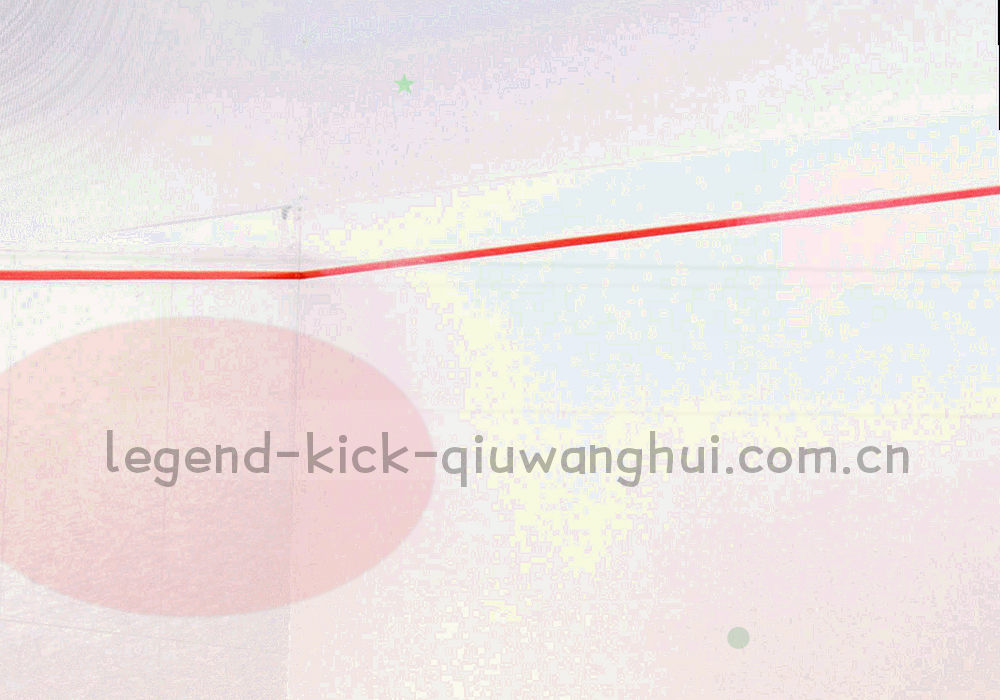 桌面上摊开的赛程卡、票根样式卡片与耳机静物，没有人物和可读个人信息